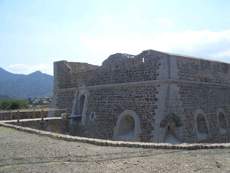 Le Fort Carré (18e s.) stcyprien/collioure/photos/collioure_fort_carre_02.jpg